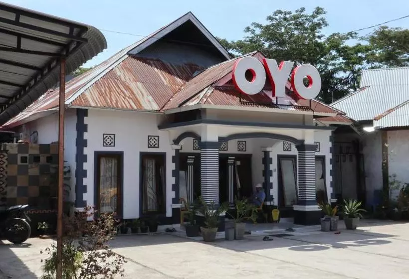 Hotelli Oyo 956 Penginapan Eby