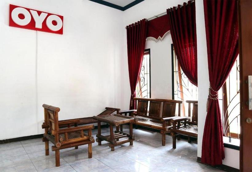 בית מלון כפרי Oyo 956 Penginapan Eby