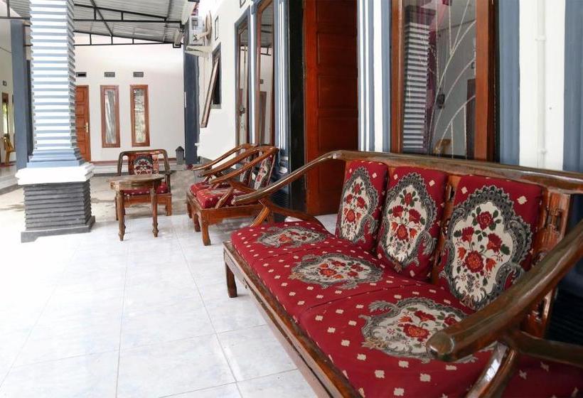 בית מלון כפרי Oyo 956 Penginapan Eby