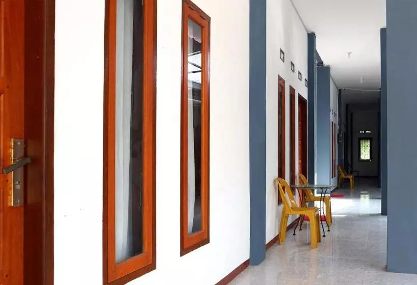 Hotelli Oyo 956 Penginapan Eby