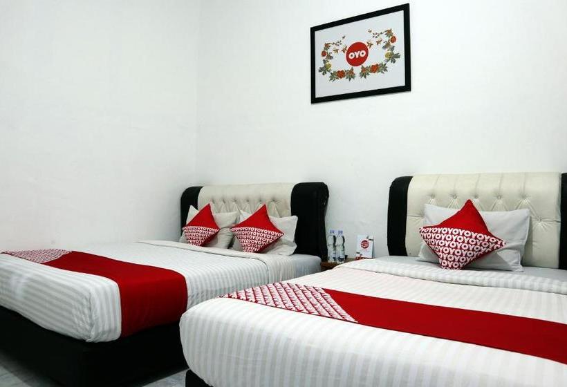 בית מלון כפרי Oyo 956 Penginapan Eby