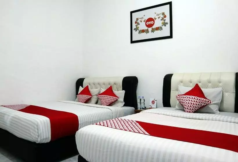 Hotelli Oyo 956 Penginapan Eby