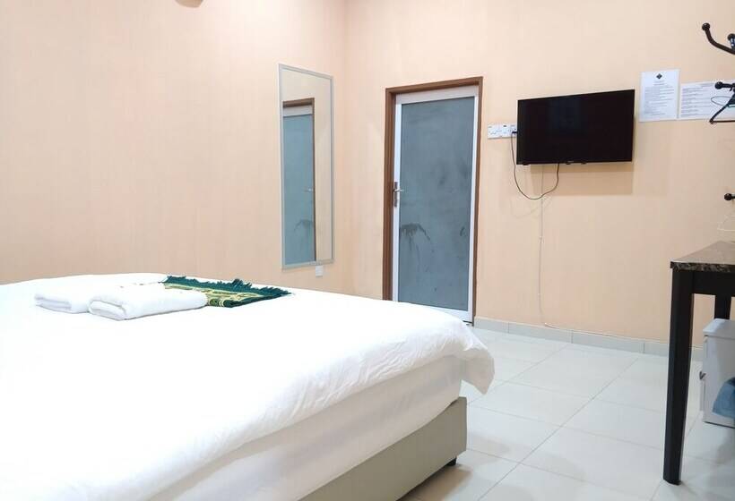 בית מלון כפרי Puteri Miqaila