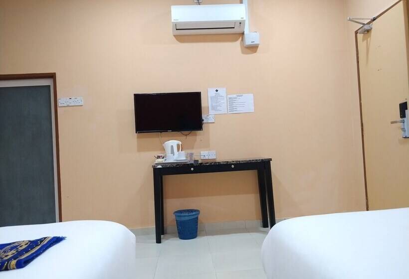 בית מלון כפרי Puteri Miqaila