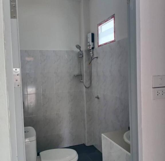 فندق Tom's House