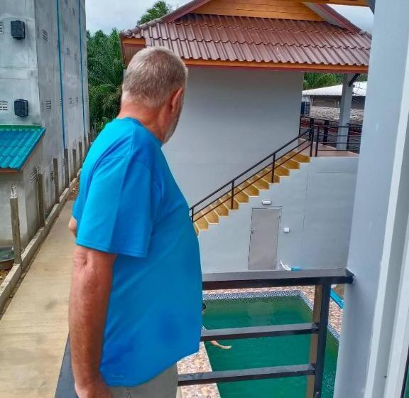 فندق Tom's House