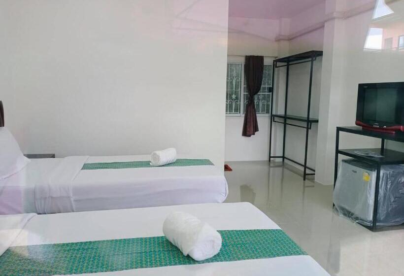 فندق Tom's House