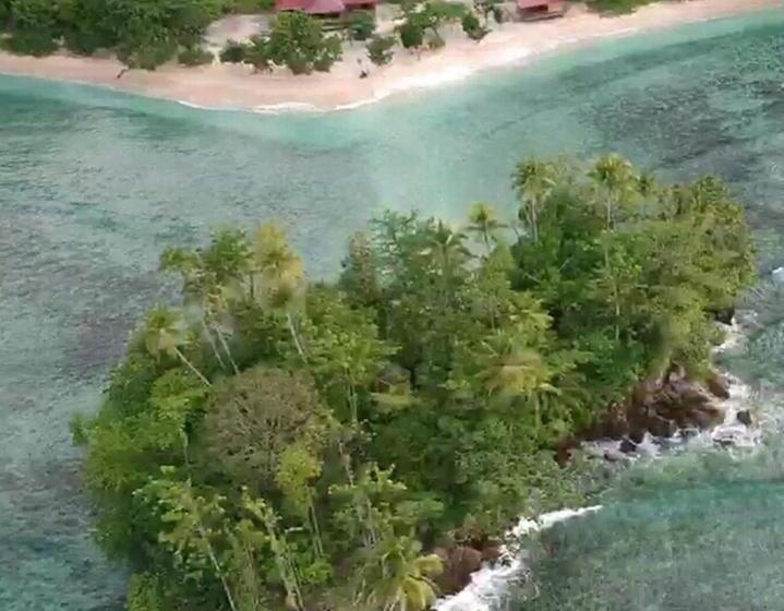 فندق صغير Nusa Nalan Beach Resort