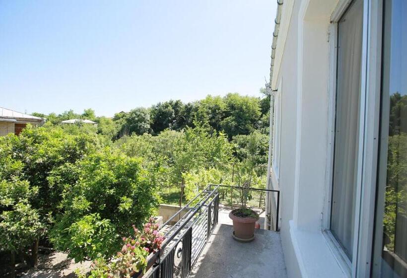 تختخواب و صبحانه Guesthouse Hill Side