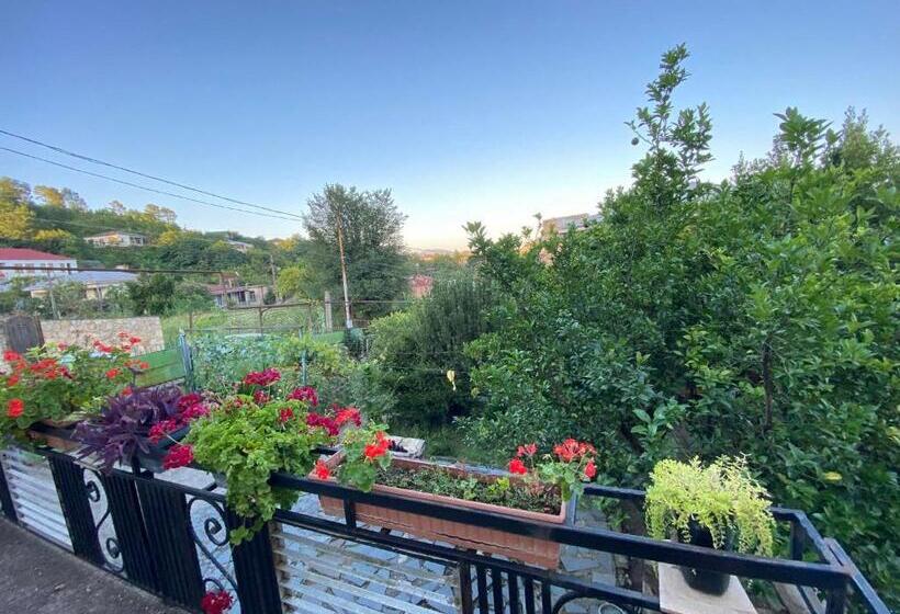 تختخواب و صبحانه Guesthouse Hill Side