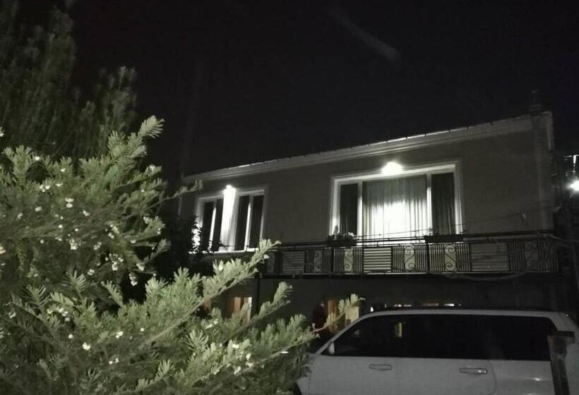 تختخواب و صبحانه Guesthouse Hill Side