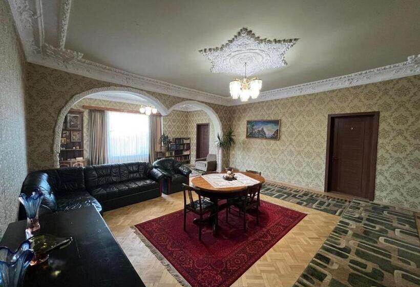 تختخواب و صبحانه Guesthouse Hill Side