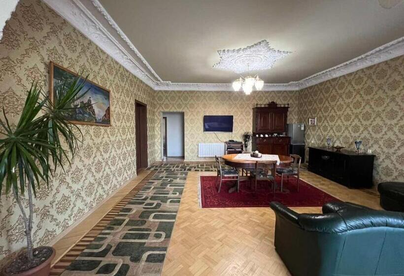 تختخواب و صبحانه Guesthouse Hill Side