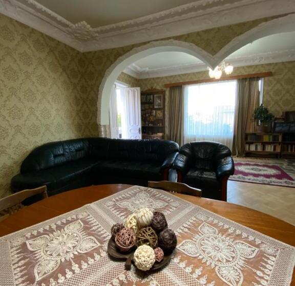 تختخواب و صبحانه Guesthouse Hill Side