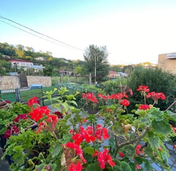 تختخواب و صبحانه Guesthouse Hill Side