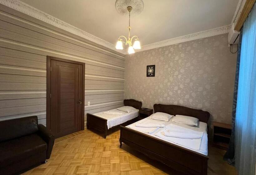 تختخواب و صبحانه Guesthouse Hill Side