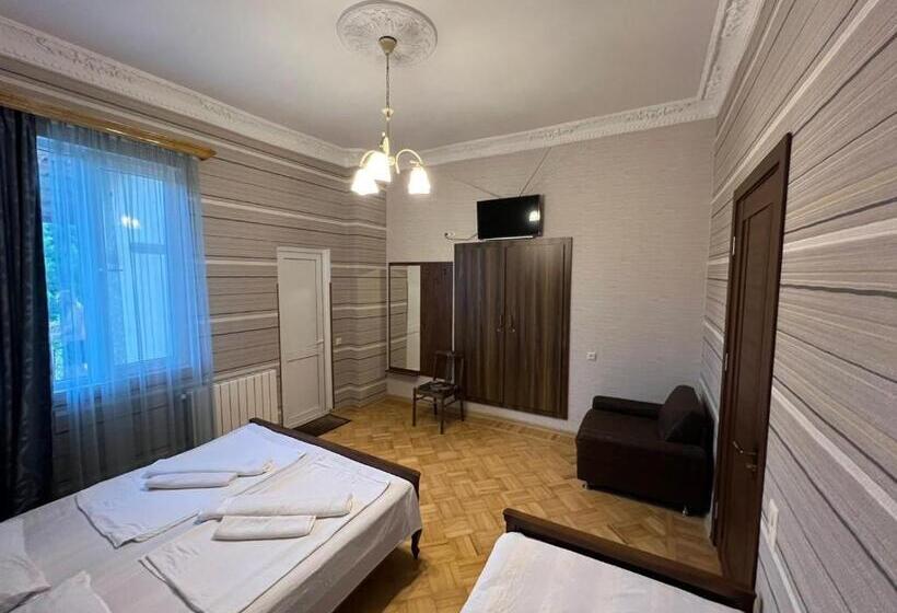 تختخواب و صبحانه Guesthouse Hill Side