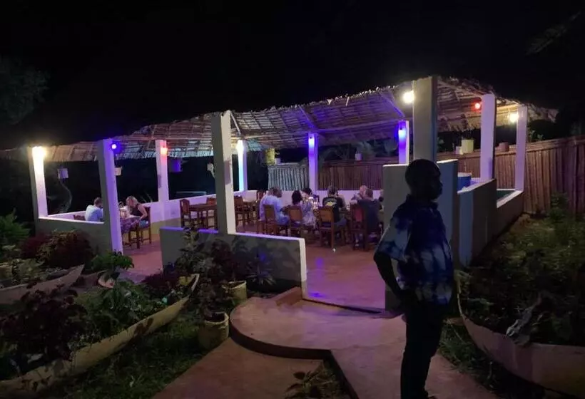 Aamiaismajoitus (B&B) Mafia Beach Bungalows Sea View