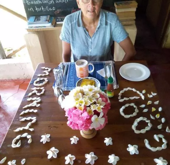 Aamiaismajoitus (B&B) Mafia Beach Bungalows Sea View