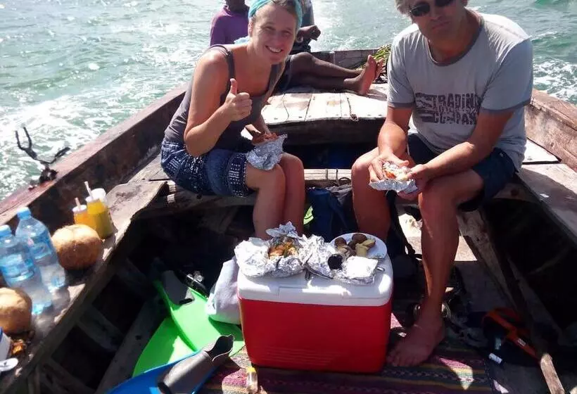 Aamiaismajoitus (B&B) Mafia Beach Bungalows Sea View