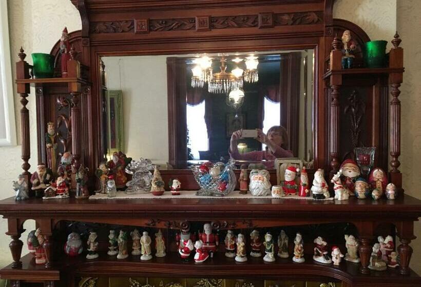 مبيت وإفطار The Grand Kerr House