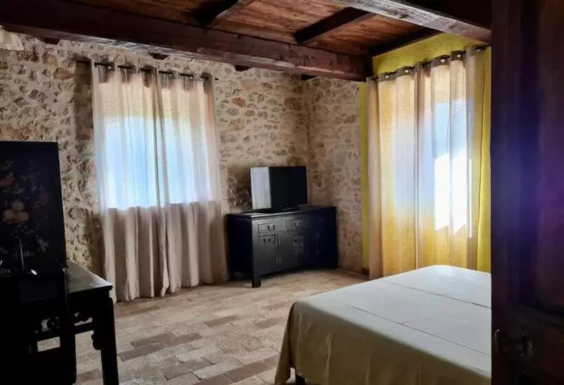 ホテル Agriturismo Casale Montebello