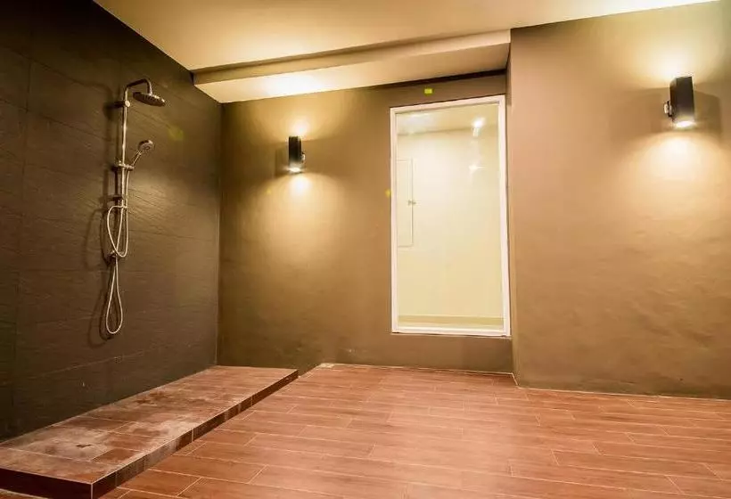 Hotelli The Violin Sriracha