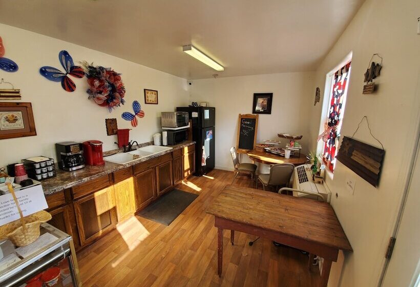 מוטל Jamesport Inn