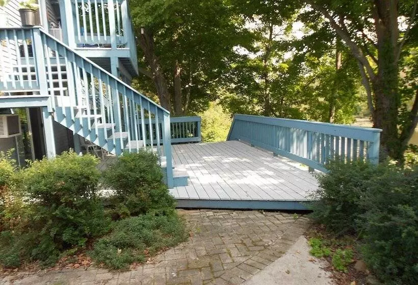 モーテル The Eis House