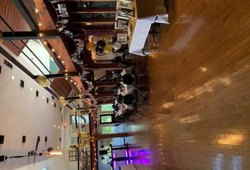 モーテル The Eis House