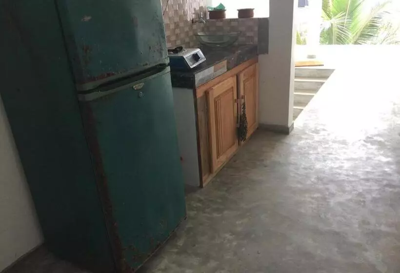 پانسیون Blue Corals Beach Bungalow