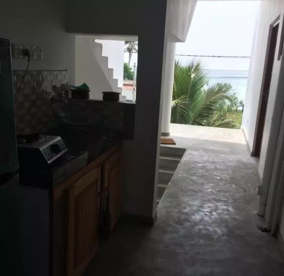 پانسیون Blue Corals Beach Bungalow