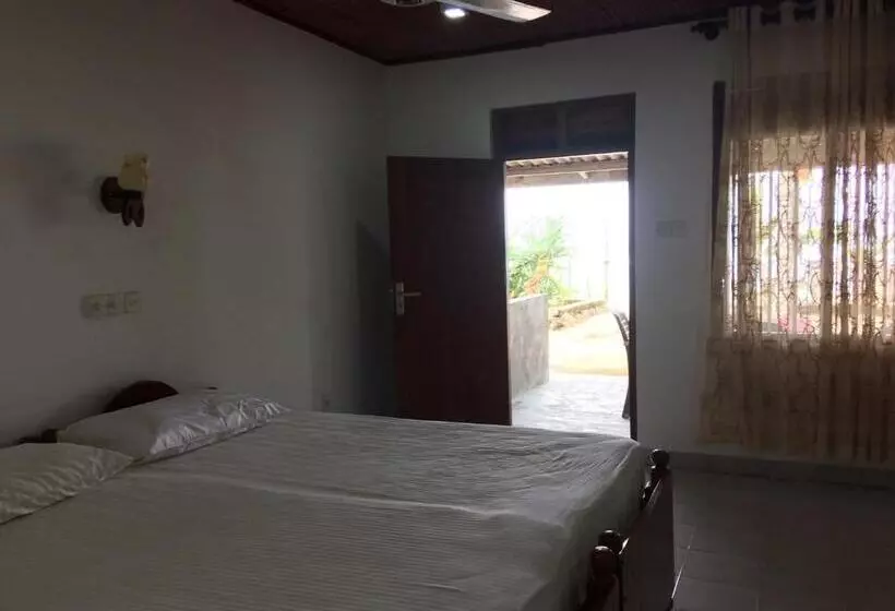 پانسیون Blue Corals Beach Bungalow