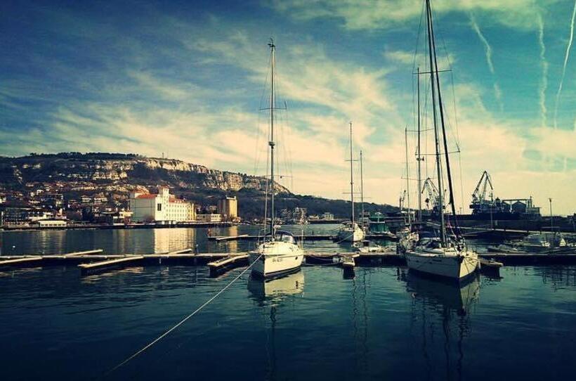 پانسیون Guest House Simon Green