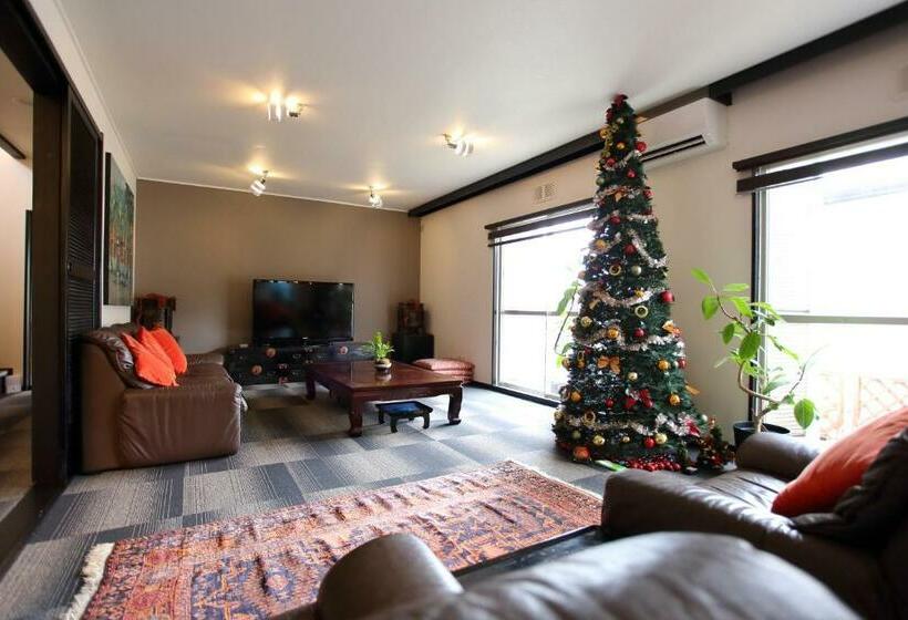 פנסיון Jonni`s Place