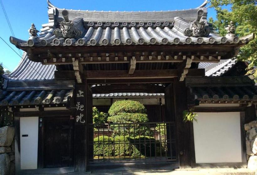 פנסיון Jonni`s Place