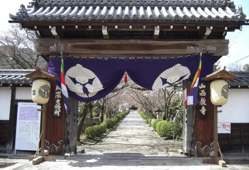 פנסיון Jonni`s Place