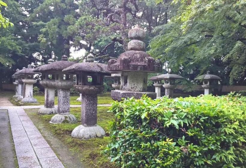 פנסיון Jonni`s Place