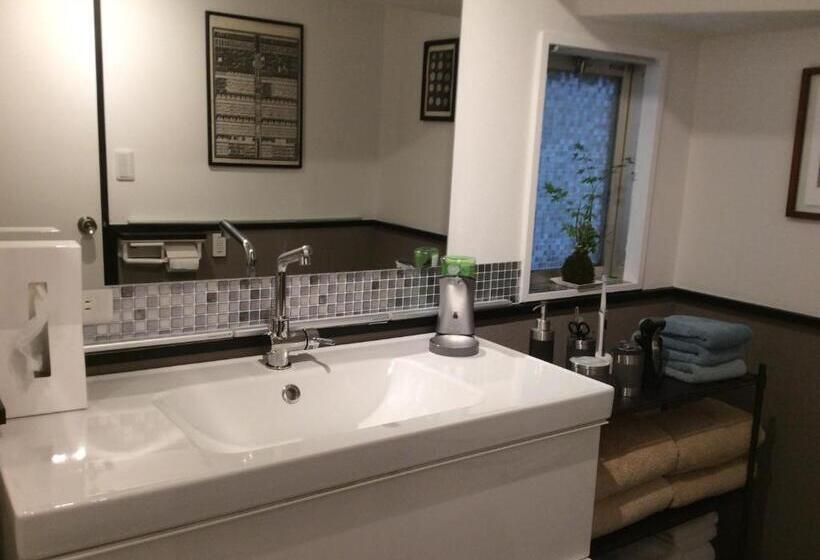 פנסיון Jonni`s Place