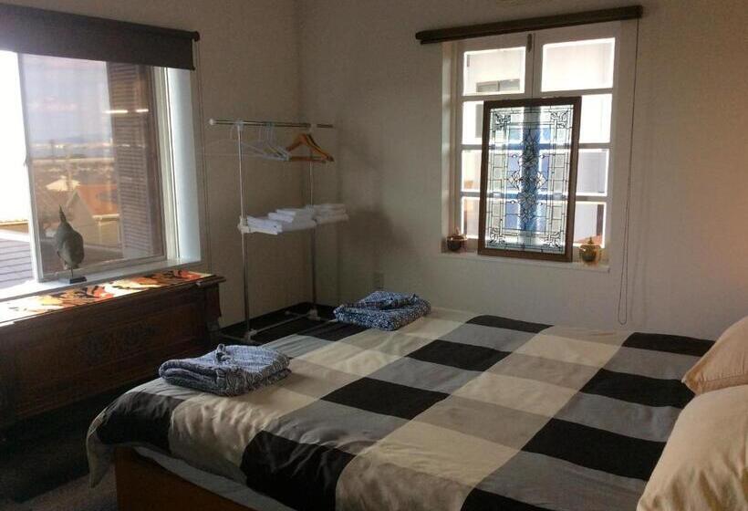 פנסיון Jonni`s Place