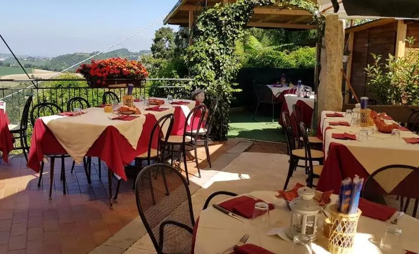ユースホステル Locanda Ristorante Bar Il Faro