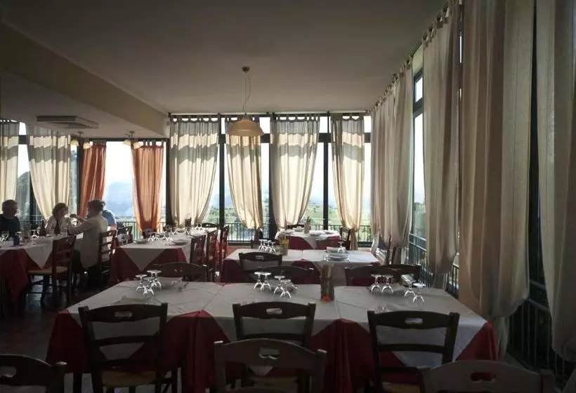 ユースホステル Locanda Ristorante Bar Il Faro