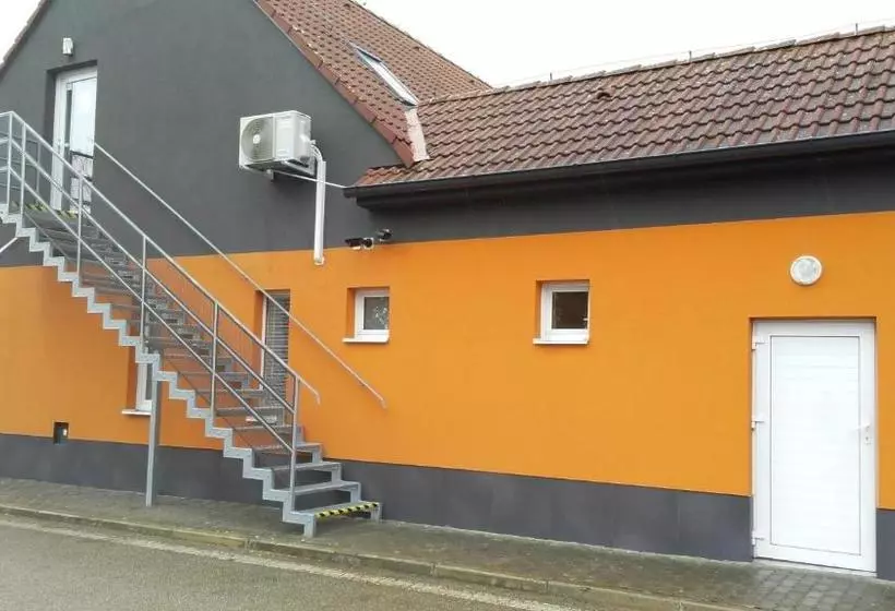 ベッドアンドブレックファースト Bed & Parking Eurobit