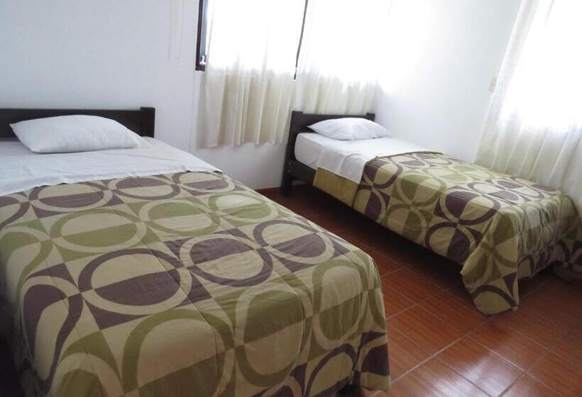 ホテル La Choza Bungalows