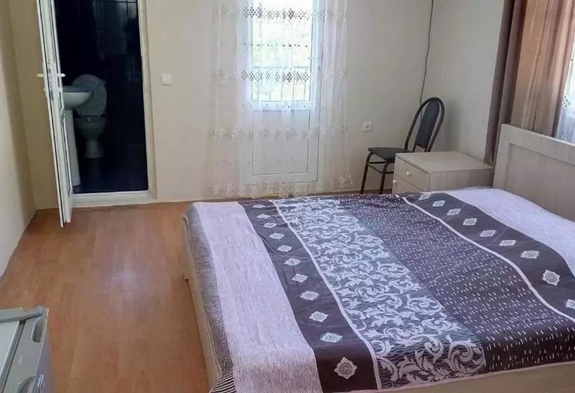 پانسیون Mari Guest House