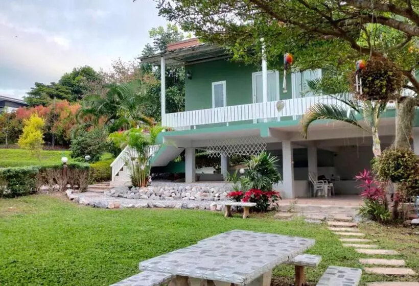 Lomakeskus บ้านเอื้อมดาว เขาค้อ