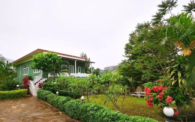 Lomakeskus บ้านเอื้อมดาว เขาค้อ