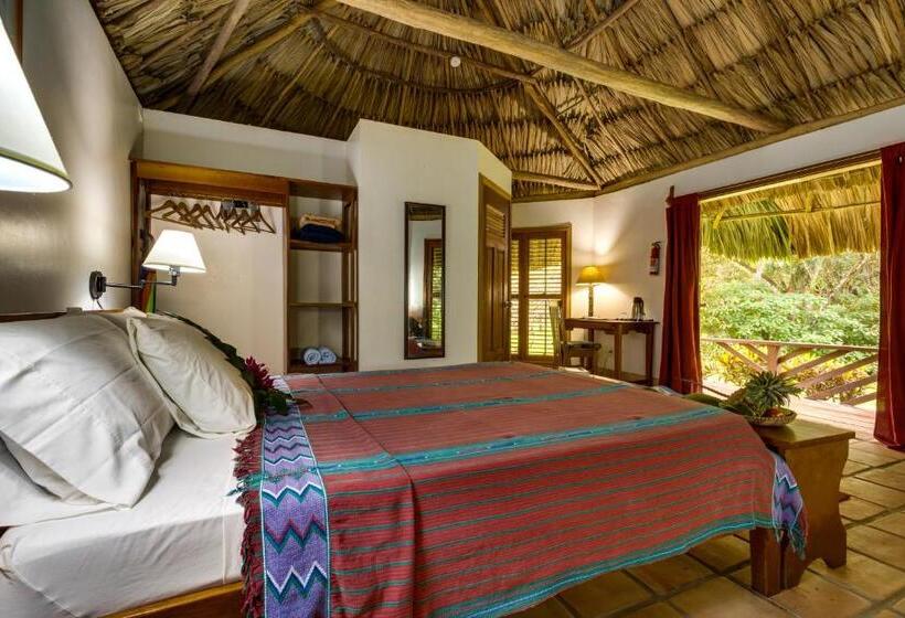 منتجع Tanager Rainforest Lodge