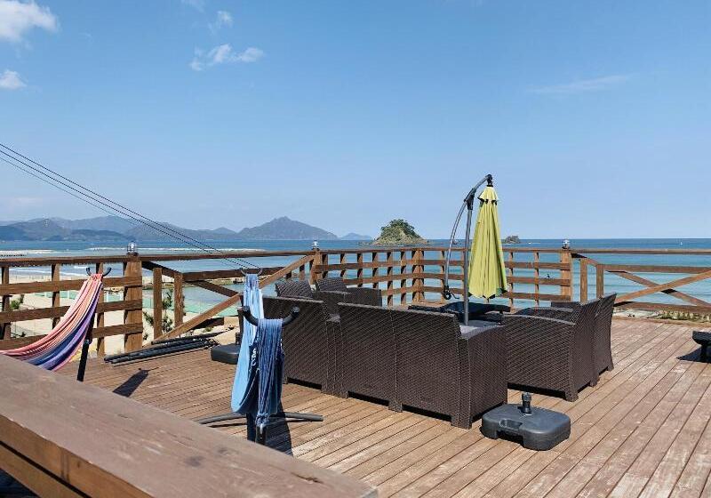 Beach Side Village Familiar Hostel