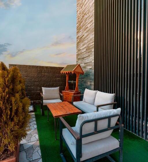 Hotel Melanj Airport